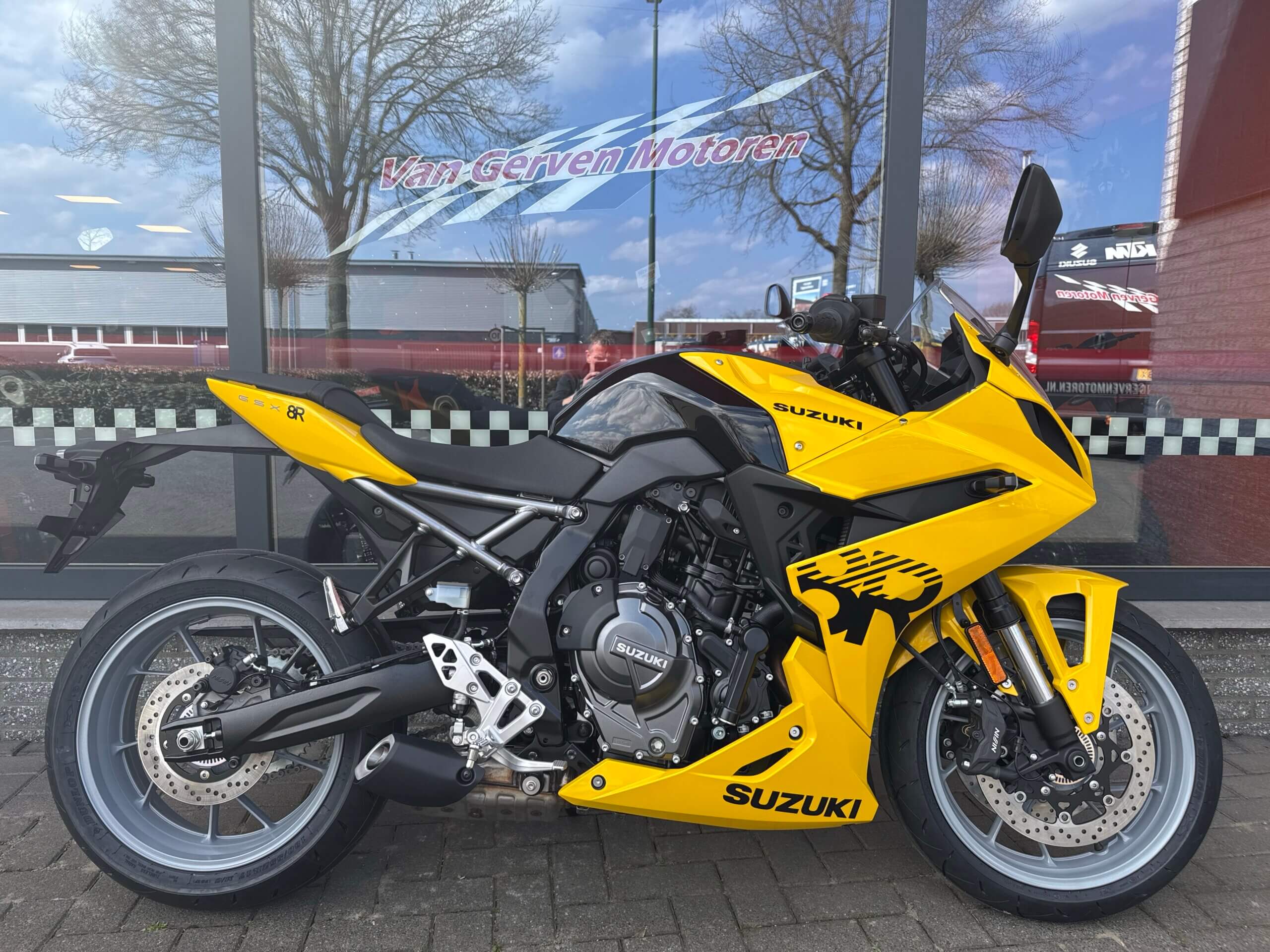 SUZUKI GSX-8R